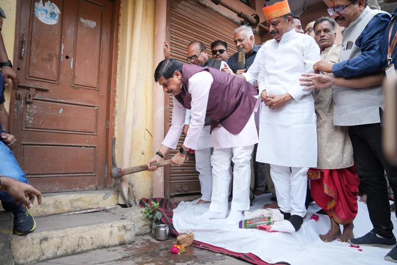 मुख्यमंत्री डॉ. यादव ने महाकाल लोक से पीएम ई-बस सेवा एवं उज्जैन दर्शन सेवा का किया शुभारंभ